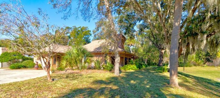 Property Photo: 1811 E Spruce Creek Boulevard FL 32128