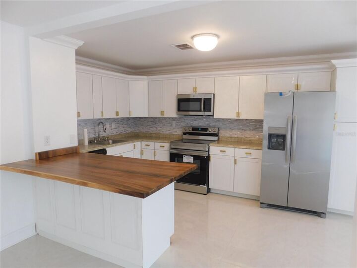 Property Photo:  2233 Springwood Circle W  FL 33763 