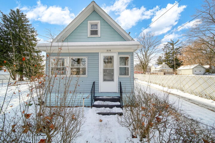 Property Photo:  319 W North Street  MI 49202 