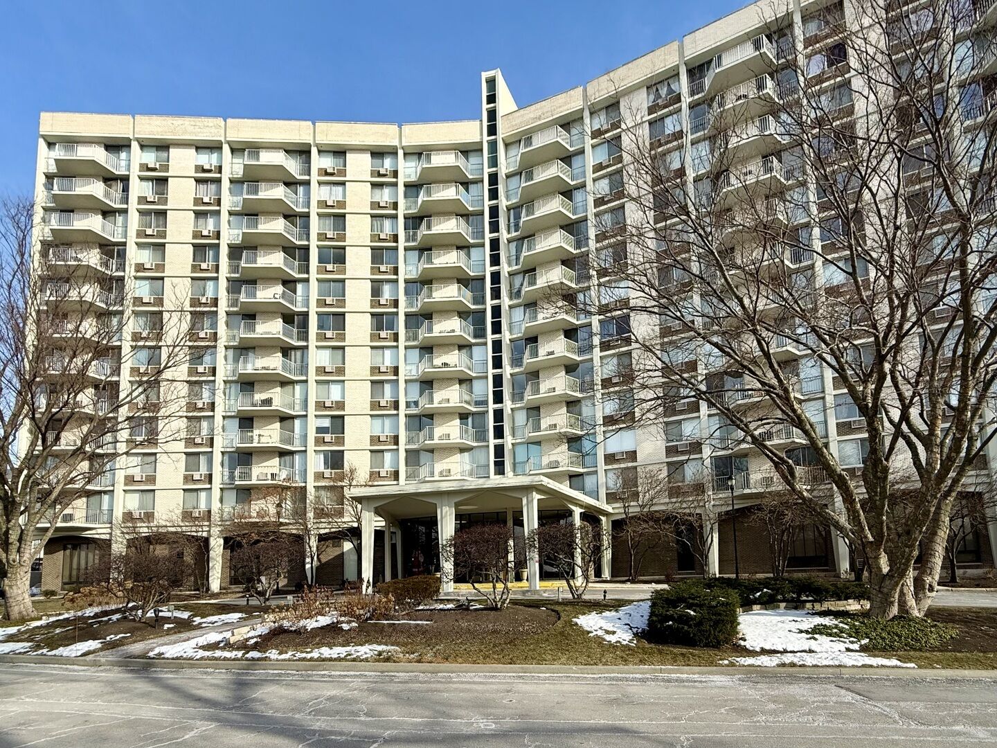Property Photo:  20 N Tower Road 8E  IL 60523 