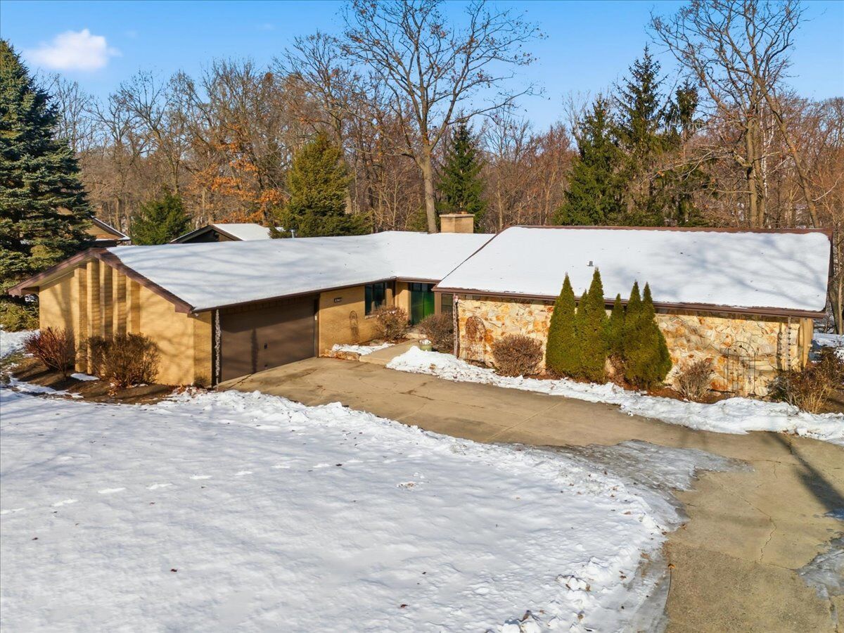 Property Photo: 10160 W Fairbanks Avenue IL 60099