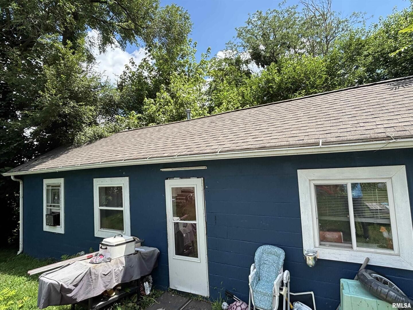 Property Photo: 1417 - 1419 E 1st Street IL 61264