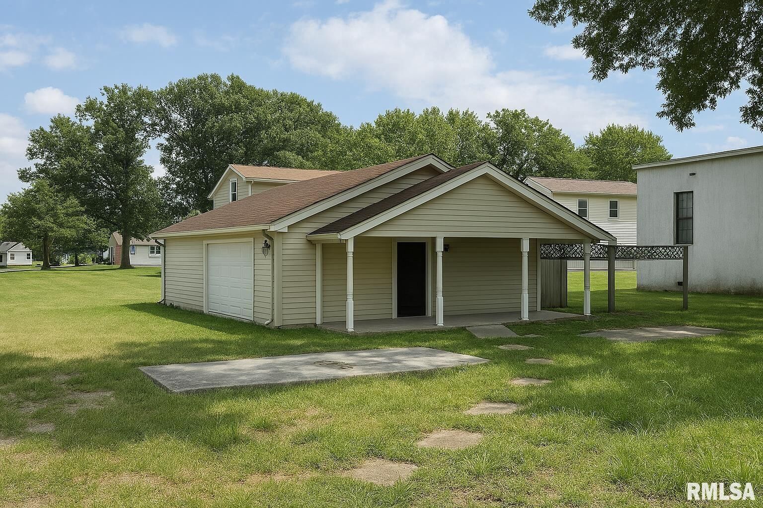 Property Photo:  506 S 4th Street  IL 62932 