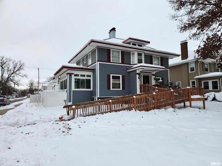 Property Photo: 803 5th Avenue S IA 52732