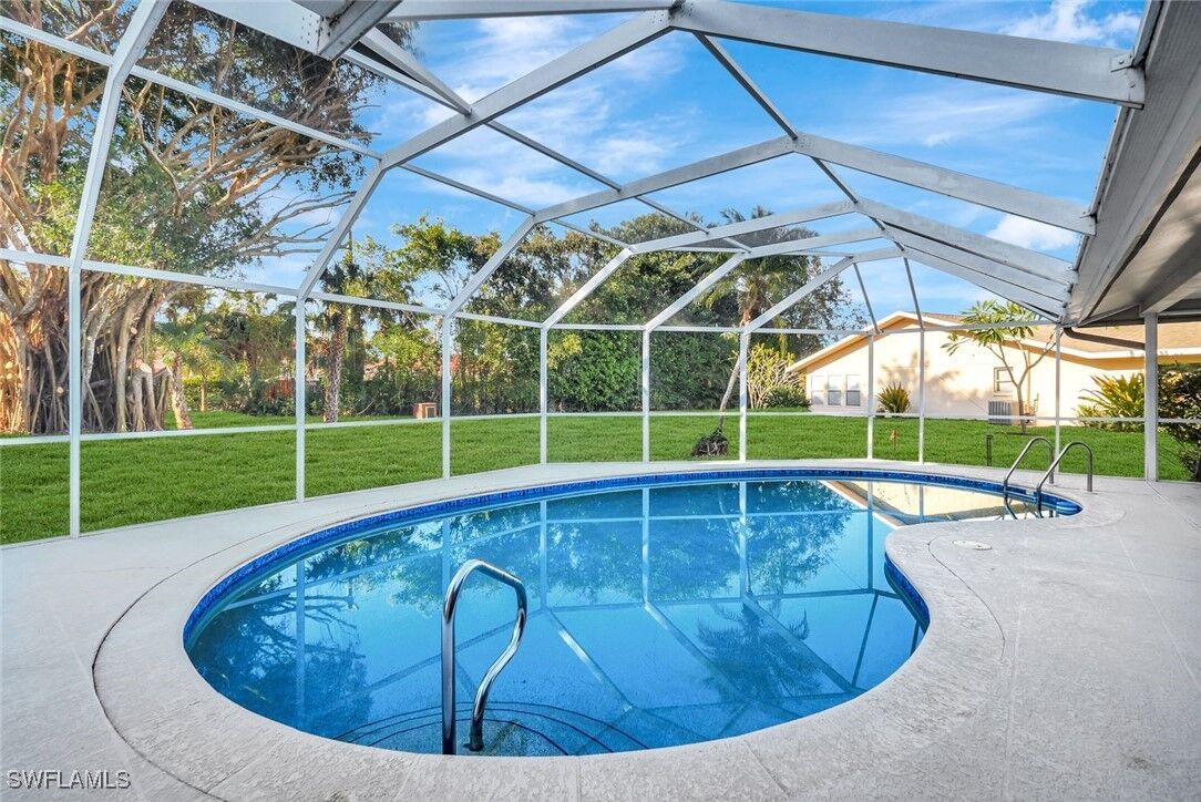 Property Photo:  307 Country Club Drive  FL 34110 