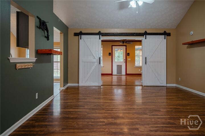 Property Photo:  100 Cutoff Way  GA 31324 