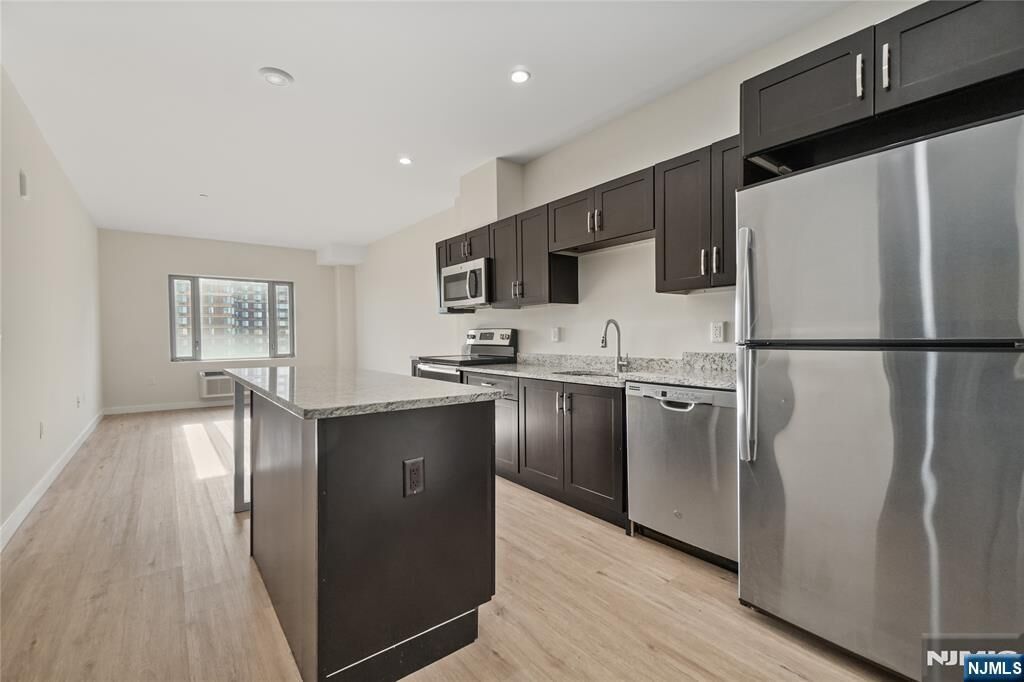 Property Photo:  69 Main Street 1503  NJ 07024 