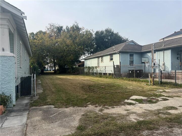 Property Photo:  819-21 Belleville Street  LA 70114 