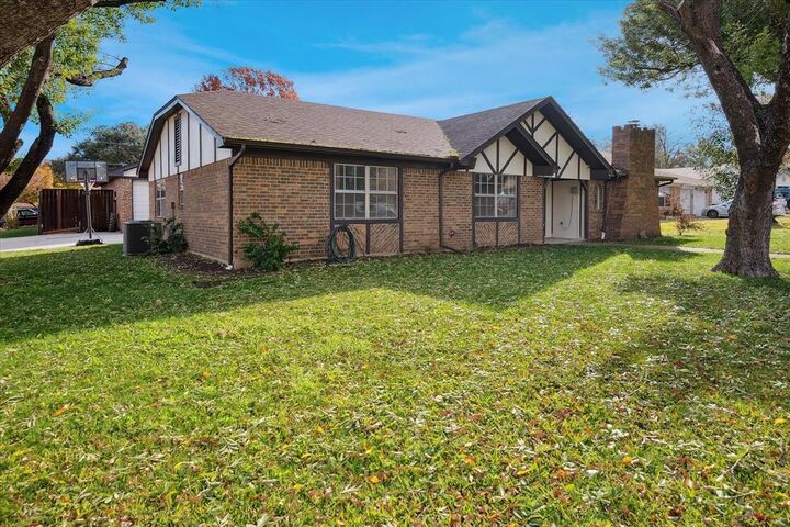 Property Photo: 5352 Colorado Court TX 76180