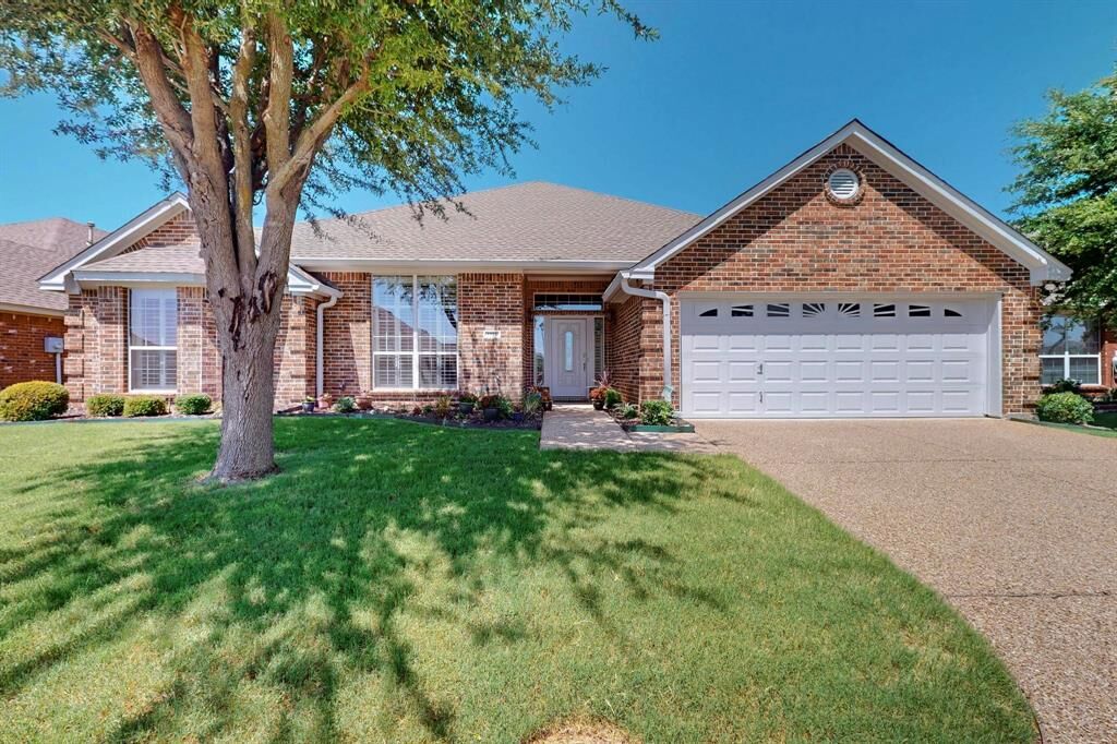 Property Photo:  1115 Cresthaven Drive 13  TX 75104 