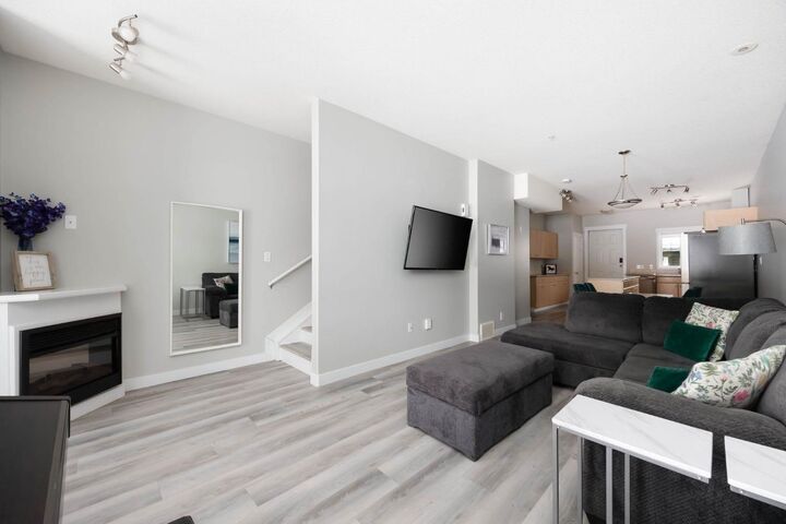Property Photo:  200 Lougheed Drive 5109  AB T9K 2W3 
