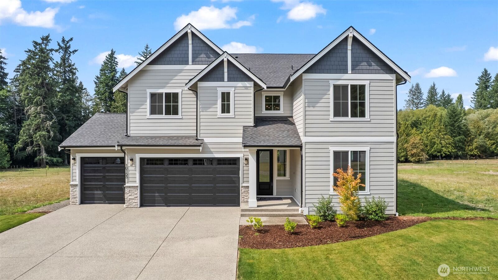 Property Photo:  1624  Lockridge Loop E  WA 98022 