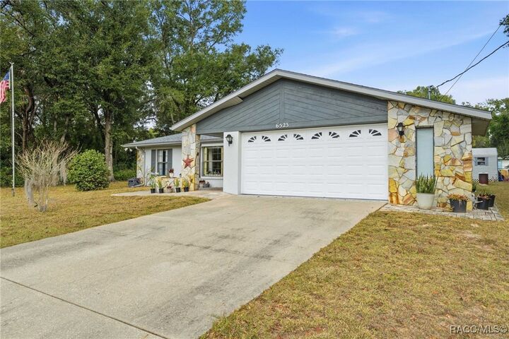 Property Photo:  6523 E Malverne Street  FL 34452 