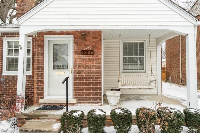 Property Photo:  1806 Oxford Road  MI 48236 