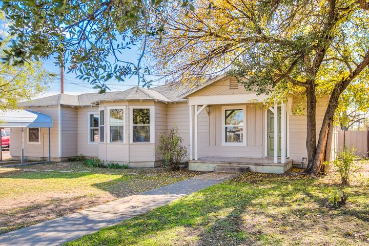 Property Photo:  611 E Ave D  TX 76903 