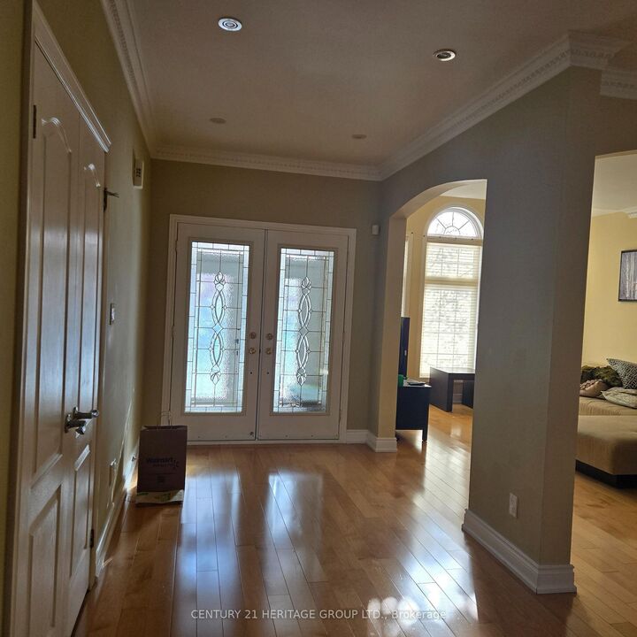 Property Photo:  54 Farnham Drive  ON L4B 4E7 