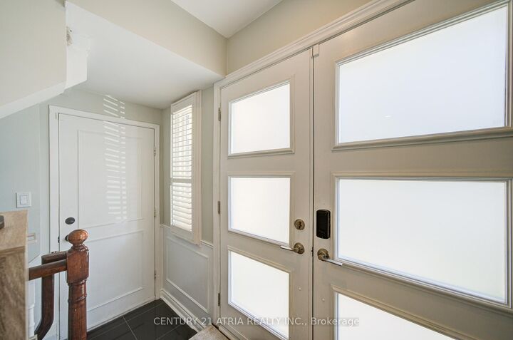 Property Photo:  18 Park Lane Circle  ON L4C 6S8 