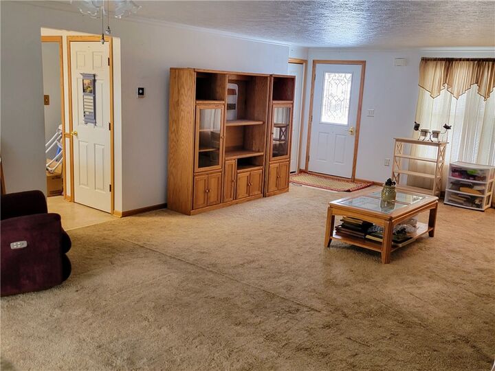 Property Photo: 38 Roxbury Rd PA 15221