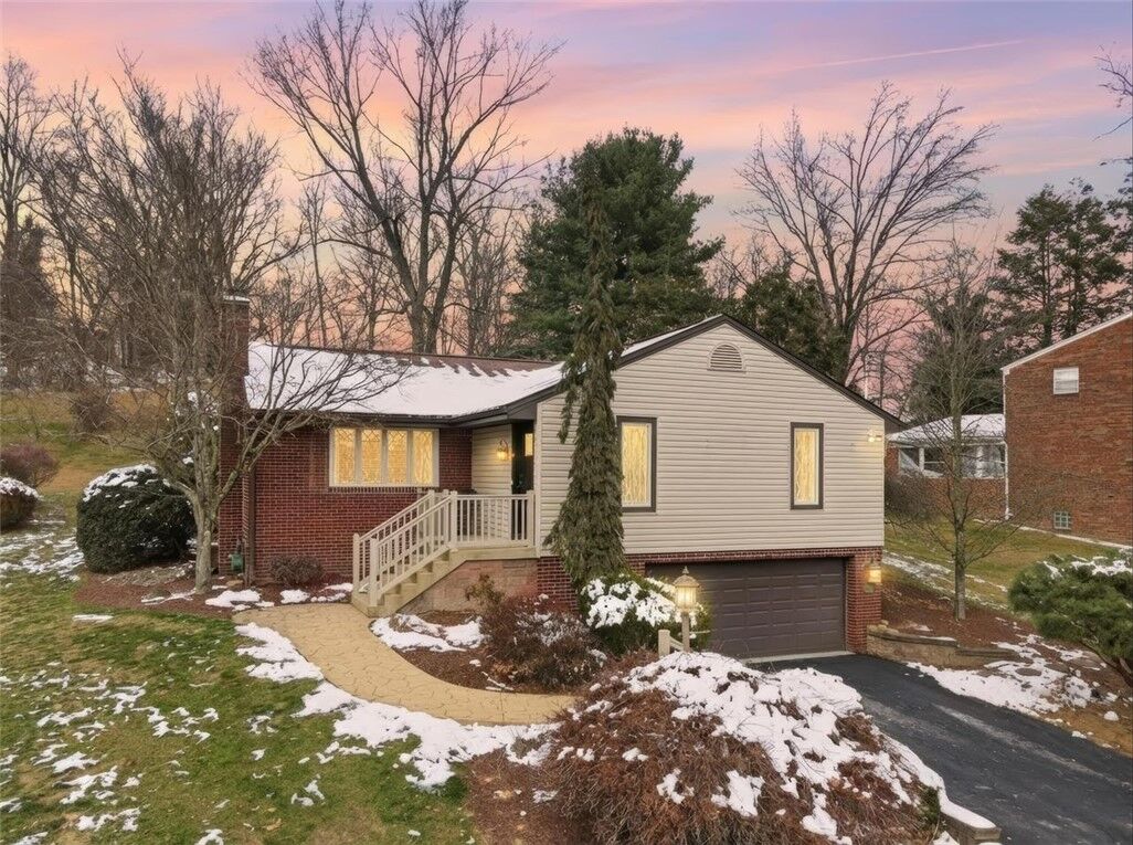 Property Photo: 283 McKim Drive PA 15239