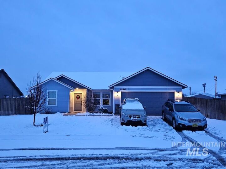 Property Photo:  1090 W 10th Street  ID 83672 