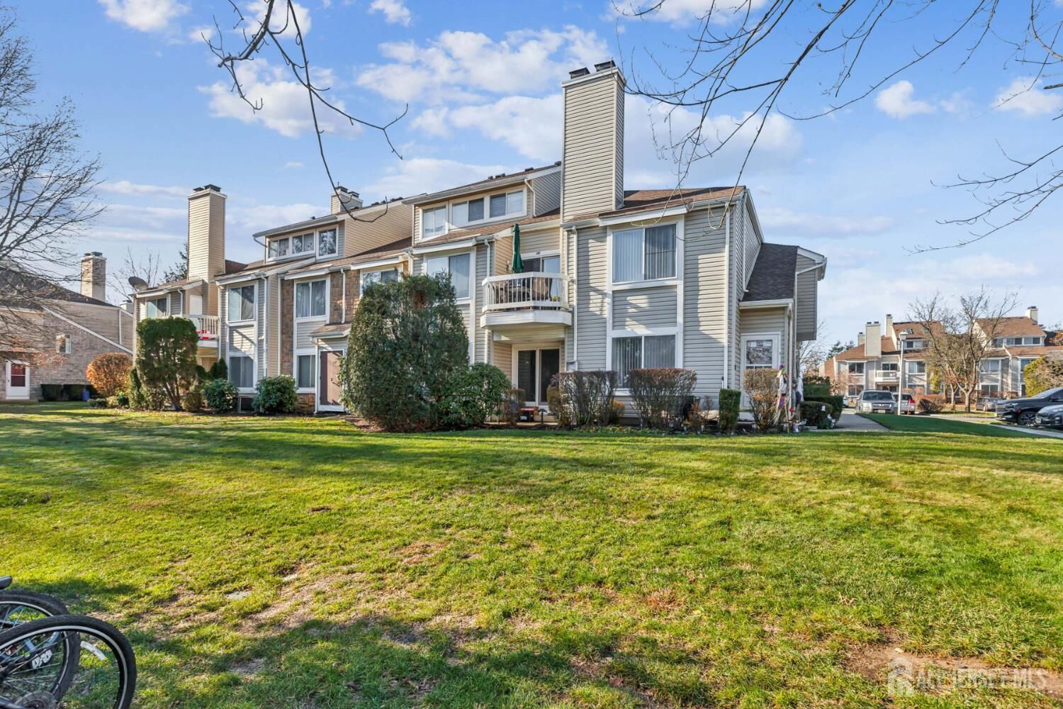 Property Photo:  36 Farnham Square  NJ 08859 