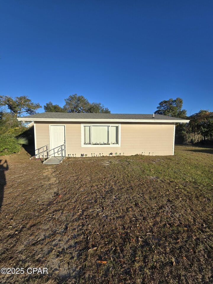 Property Photo: 222 Elm Avenue FL 32401