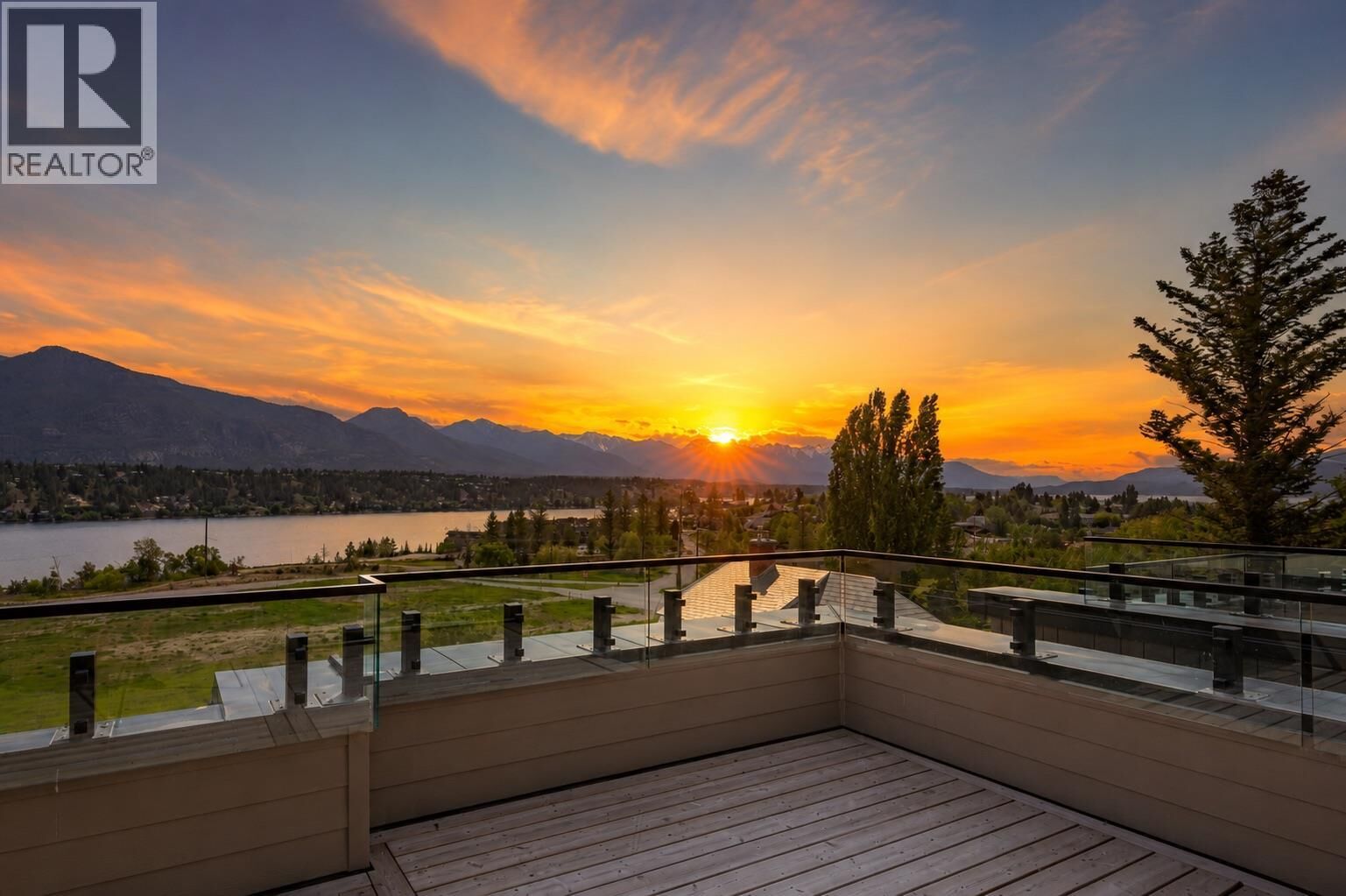 Property Photo: 510 14th Street 404 BC V0A 1K0