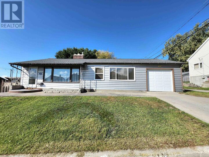 Property Photo:  214 Sixth Ave  ON P9N 2C1 