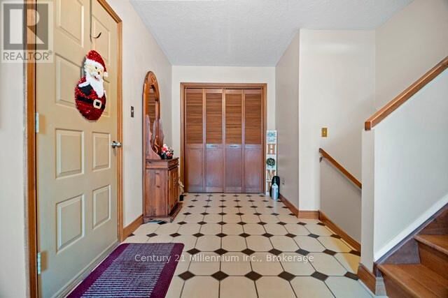Property Photo:  898 McPherson Crescent  ON N2Z 1M1 