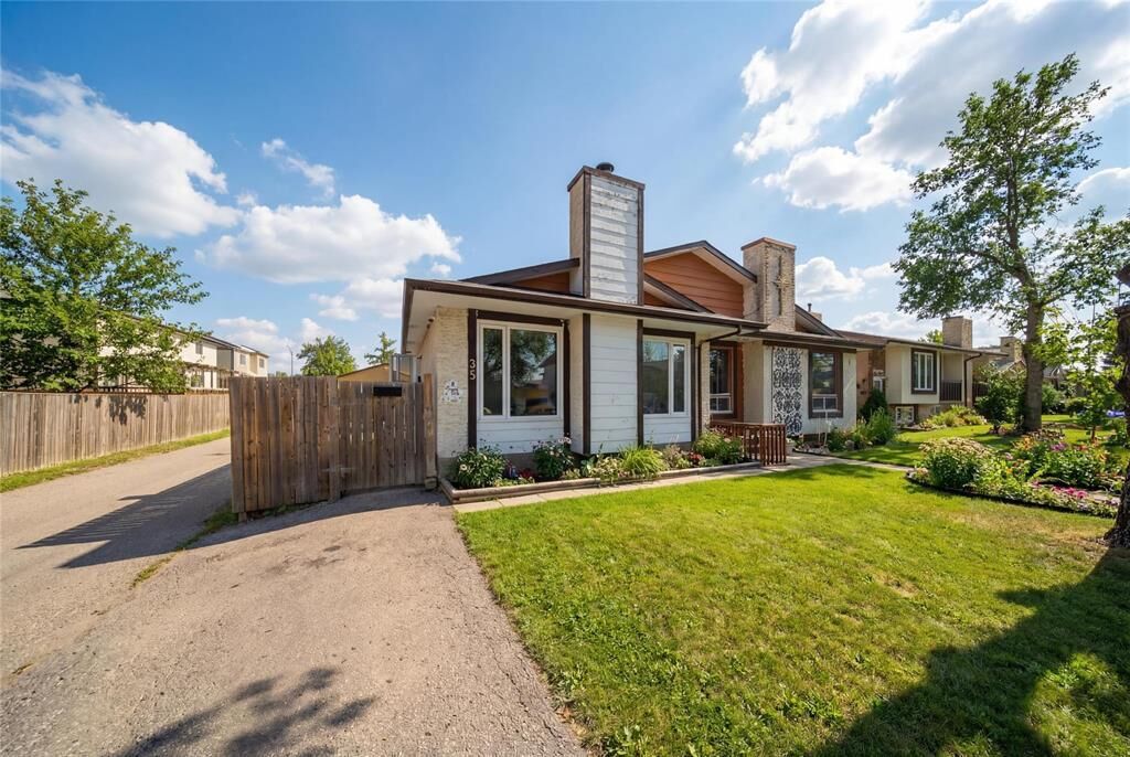 Property Photo:  35 Woodlark Place  MB R2V 4L2 