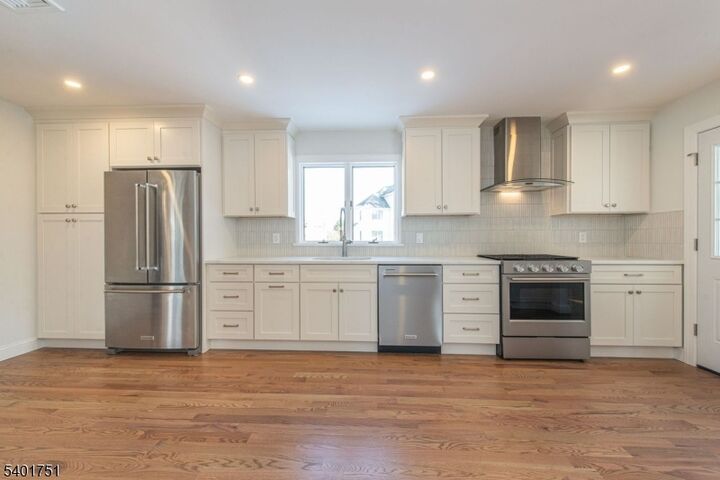 Property Photo:  7 Shaw Ct  NJ 07004 