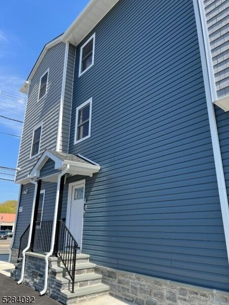 Property Photo:  421 Haledon Ave 1  NJ 07508 