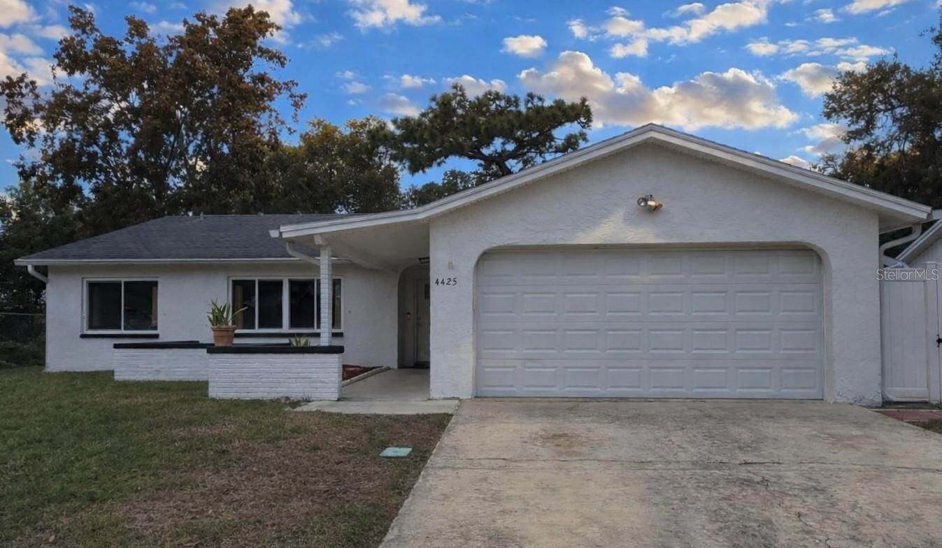 Property Photo:  4425 Black Fox Drive  FL 34653 