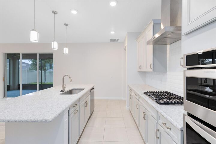 Property Photo: 1720 Hamlin Ridge Road FL 34715