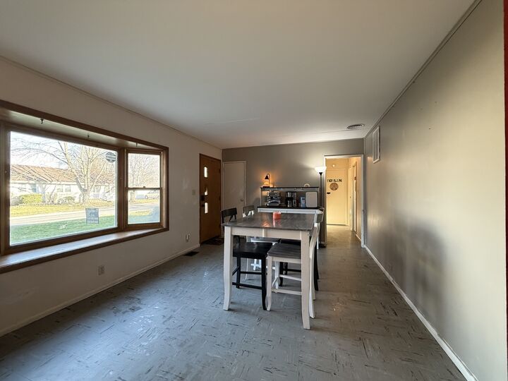 Property Photo:  301 S Walnut Street  IL 61727 