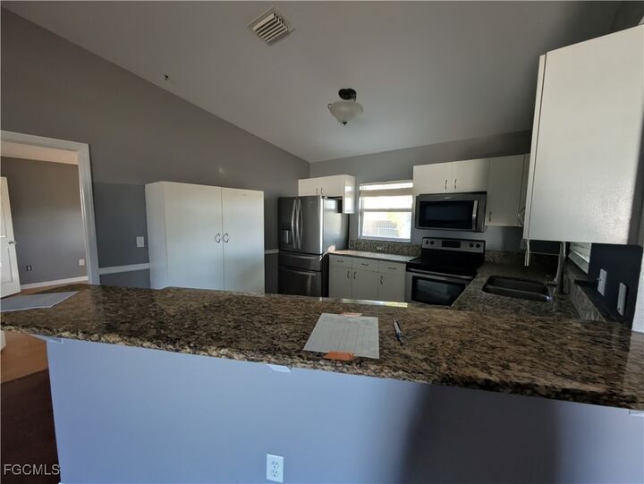 Property Photo:  316 NE 7th Street  FL 33909 