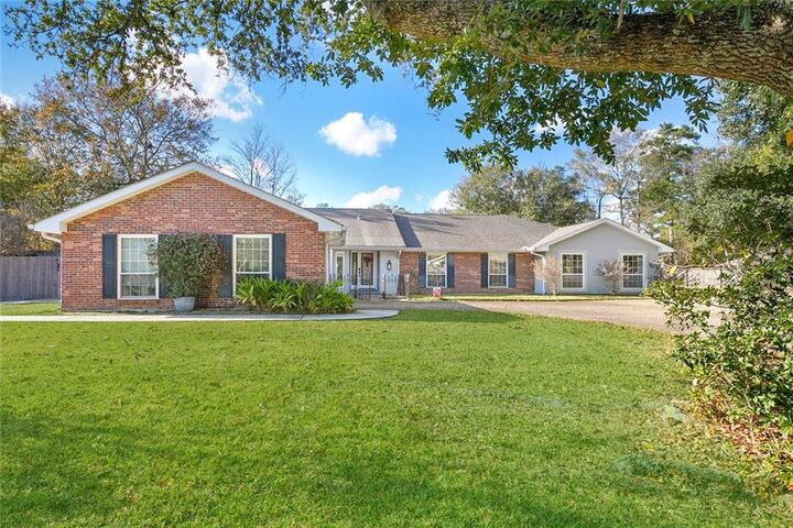 Property Photo:  204 Camborne Lane  LA 70461 