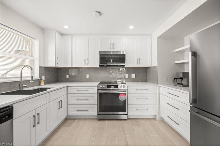 Property Photo: 1549 Sandpiper St 83 FL 34102