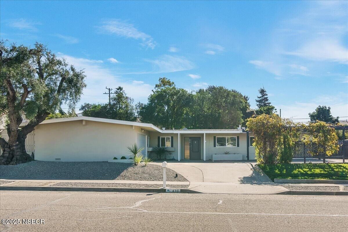 Property Photo:  470 Majestic Drive  CA 93455 