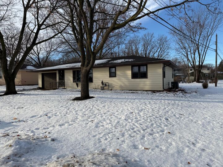 Property Photo:  1006 Rosehill Drive  MN 56007 