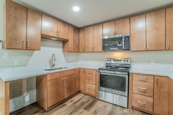 Property Photo:  4901 Curzon Avenue 105  TX 76107 