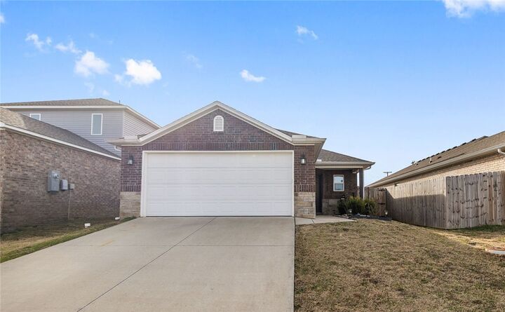 Property Photo:  423 Mayflower Avenue  AR 72745 