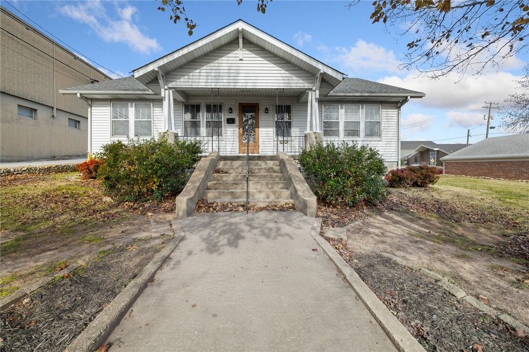 Property Photo:  117 E Erie Street  AR 72601 
