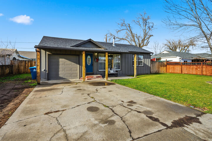 Property Photo:  305 SW Ewen Street  OR 97754 