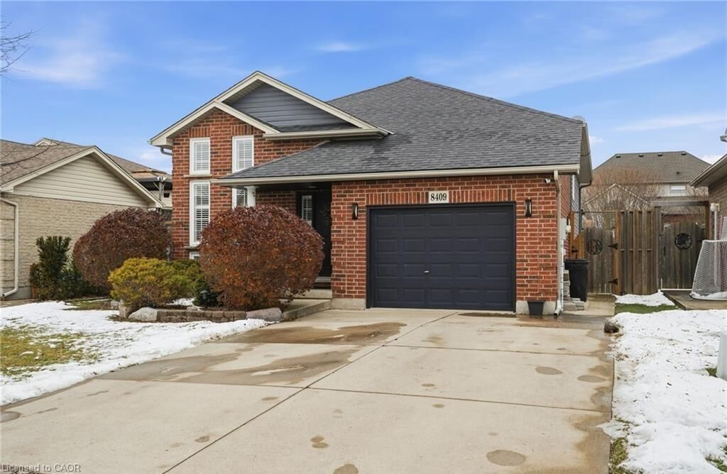 Property Photo:  8409 Greenfield Crescent  ON L2H 3J8 