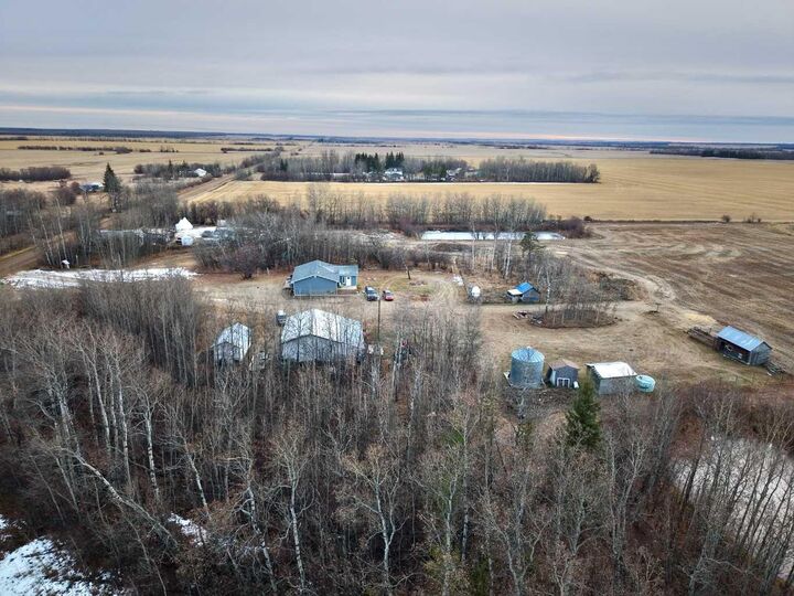 Property Photo:  81044 Range Road 201  AB T0H 2R0 