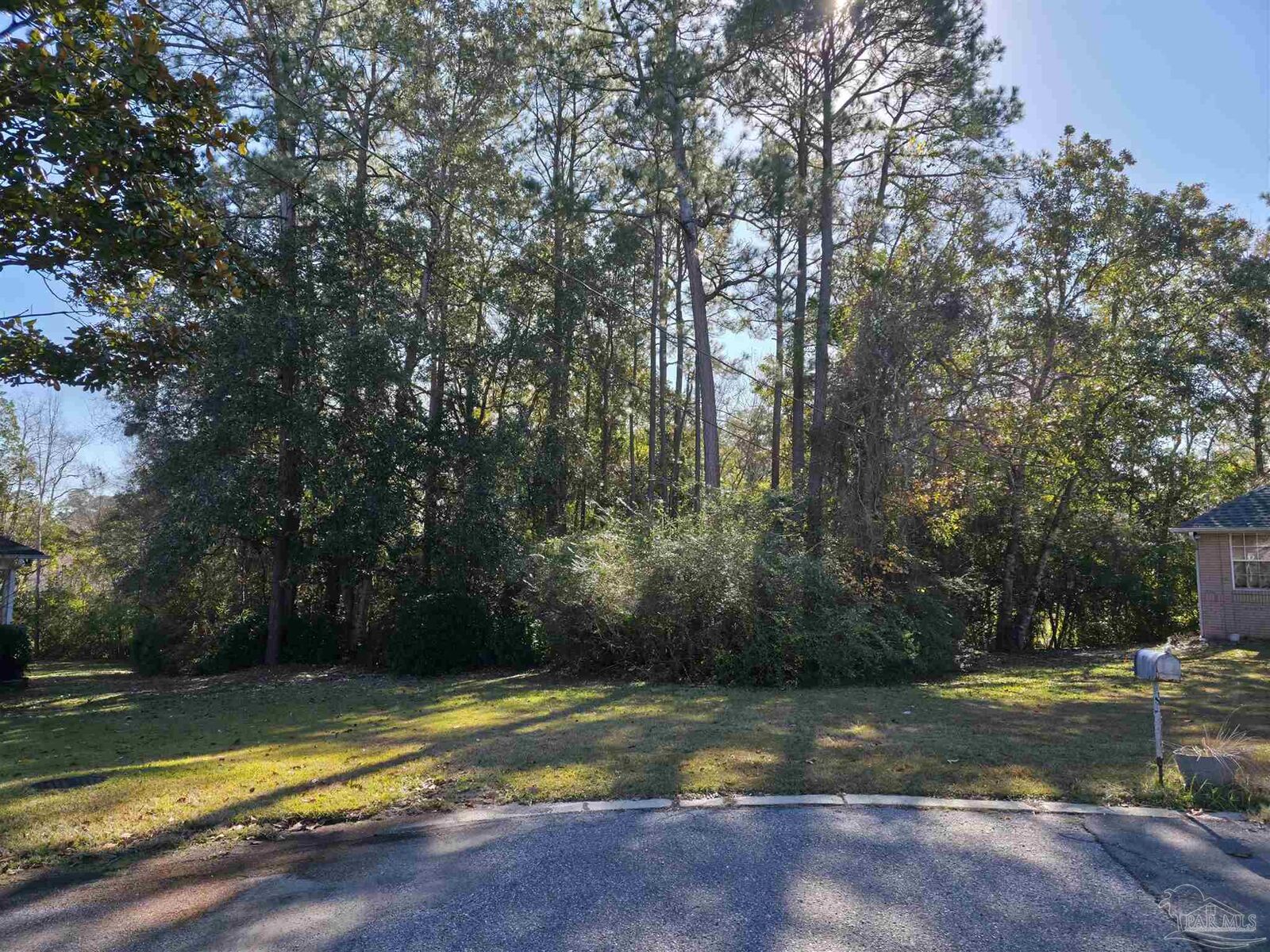 Property Photo:  1821 Winding Creek Cir  FL 32533 
