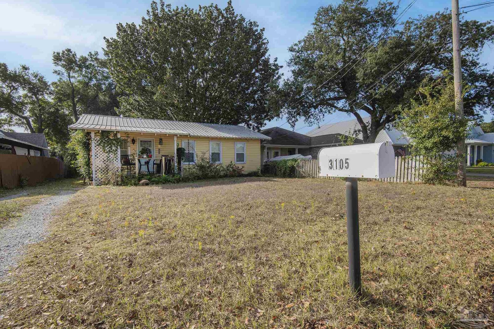 Property Photo: 3105 E Lakeview Ave FL 32503