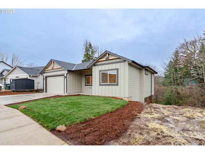 Property Photo:  1423 45th Ave  OR 97386 