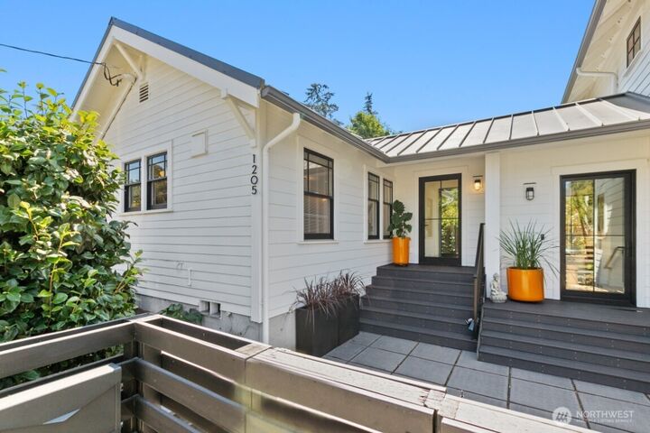 Property Photo:  1205 NE 91st Street  WA 98115 